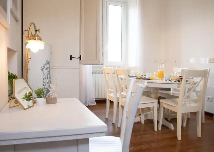 Apartament The Best Rent - Three-bedroom Close To Colosseo *