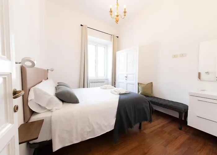 The Best Rent - Three-bedroom Close To Colosseo * Rzym